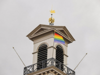 Regenboogvlag voor Coming Out Day stadhuis Dordrecht