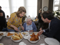 Nobel\'s Brood biedt reuze ontbijt aan Dordrecht