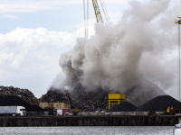 Rook van schootbrand veroorzaakt veel overlast Zeehaven Dordrecht