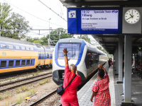 Roze Maandag van start met de Roze Maandag Express Centraal station Dordrecht