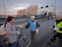 Ruim 600 krentenbollen uitgedeeld door fietsersbond Dordrecht