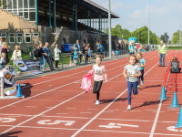 Honderd kinderen deden mee met Riwal Jeugdlopen Dordrecht