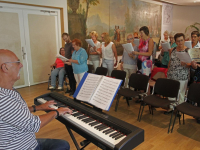 20170209 Ruim vijftig ‘badkamerzangers’ bij eerste zangochtend in museum Dordrecht Tstolk 002