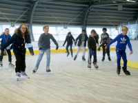 Honderden kinderen van plan Nederland schaatsen in Sportboulevard Dordrecht