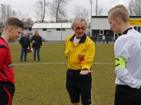 Scheidsrechter Joop fluit zijn 3000ste wedstrijd