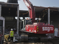 Sloop van leegstaande school gestart bij de gymzaal