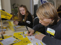 Kinderen statenschool doen mee met schrijfmarathon Amnesty International