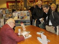 Signeersessie door Mart Smeets bij boekhandel Vos & van der Leer