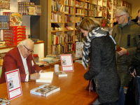 Signeersessie door Mart Smeets bij boekhandel Vos & van der Leer