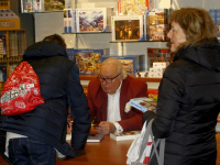 Signeersessie door Mart Smeets bij boekhandel Vos & van der Leer