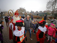 Sint arriveert per spelersbus