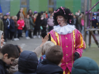 Sinterklaas bezoekt de Bever en Johan frisoschool stadspolders Dordrecht