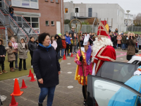 Sinterklaas bezoekt de Bever en Johan frisoschool stadspolders Dordrecht