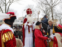 Sinterklaas en zijn Pieten bij de Johan Friso en de Bever