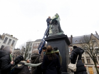 20160402 Warme trui voor Ary Scheffer Scheffersplein Dordrecht Tstolk 001