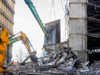 Sloop voormalige Rabobank en kantoorpand bijna tegen de vlakte Spuiboulevard Dordrecht