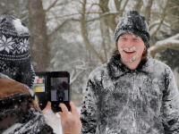 Sneeuwballen gevecht in Weizigtpark