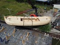 Takelen schip op ponton -  \'rivier boot stad\' Biesboschhal Dordrecht