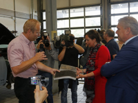 Staatssecretaris Van Ark bij Amega Groep bv Dordrecht