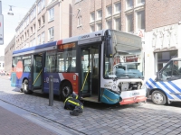 20151604-Stadsbus-rijdt-op-poller-Visstraat-Dordrecht-Tstolk-004_resize