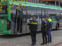 Stadsbus rijdt tegen openslaand autoportier Karel Lotsyweg Dordrecht