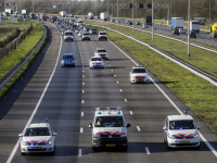 Stakende agenten rijden 66 kilometer per uur over de A16