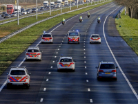 Stakende agenten rijden 66 kilometer per uur over de A16