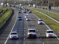 Stakende agenten rijden 66 kilometer per uur over de A16