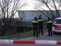 20150203-Politie-vindt-stoffelijk-overschot-in-sloot-Brugweg-Zwijndrecht-Tstolk-002_resize