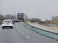 Stormschade tijdelijke schermen rondweg N3 omgewaaid Dordrecht