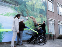 02022021-Wethouder-Heijkoop-‘onthult-levensgrote-muurschildering-in-beleeftuin-PZC-Dordrecht-Stolkfotografie-003