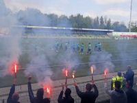20170405 FC Dordrecht-fans steunen ploeg tijdens belangrijke week Krommedijk Dordrecht Tstolk 001