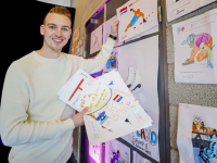 Huiskamer vol tekeningen voor shorttrackers Team Nl tijdens World cup Sportboulevard Dordrecht