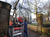 Hekken Park Merwestein hangen weer op zijn plek Dordrecht