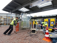 20151910-Toegangspoortjes-geplaatst-aan-voorkant-ns-station-Dordrecht-Tstolk-001