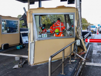 28102020-Tolhuisje-kapot-door-vrachtwagen-Kiltunnel-Dordrecht-Tstolk-001