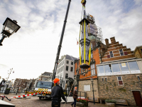 Torenspits en windvaan terug op Groothoofdspoort