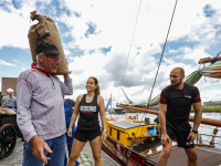 Met paard en wagen twee duizend kio vervoeren naar molen Kyck over den Dyck Noordendijk Dordrecht