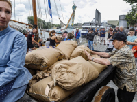 Met paard en wagen twee duizend kio vervoeren naar molen Kyck over den Dyck Noordendijk Dordrecht