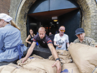 Met paard en wagen twee duizend kio vervoeren naar molen Kyck over den Dyck Noordendijk Dordrecht