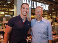 Familie het Lam in de vernieuwde winkel Winkelcentrum Bieshof Dordrecht