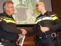 20153010-Twittercop-presenteerd-zijn-boek-Dordrecht-Tstolk