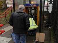 20161511 Kaartjesautomaat vernield met vuurwerk Station Zuid Dordrecht Tstolk 002