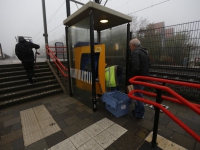 20161511 Kaartjesautomaat vernield met vuurwerk Station Zuid Dordrecht Tstolk