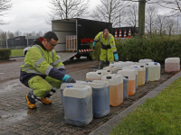 20172311-Verdachte-vaten-in-sloot-bij-Halmaheiraplein-Dordrecht-Tstolk-002