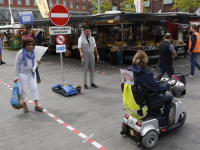 ‘Verkeersbegeleider’ op de weekmarkt Dordrecht