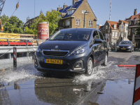 Noodbrug ligt verzakt en last van de warmte Dordrecht