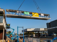 Loopbrug en luifel ingehesen Kiltunnel Dordrecht