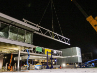 Loopbrug en luifel ingehesen Kiltunnel Dordrecht