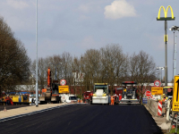 Vers asfalt voor nieuwe afrit A16